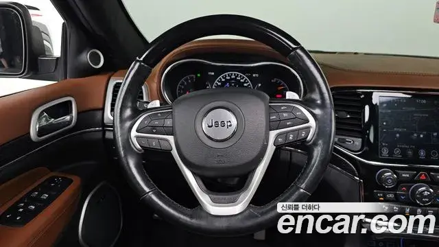 Jeep Grand Cherokee 2020 — Şəkil 24/35