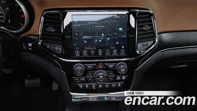Jeep Grand Cherokee 2020 — Şəkil 28/35