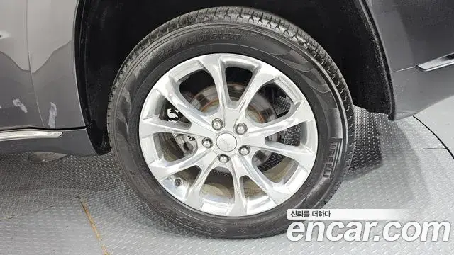 Jeep Grand Cherokee 2020 — Şəkil 25/35