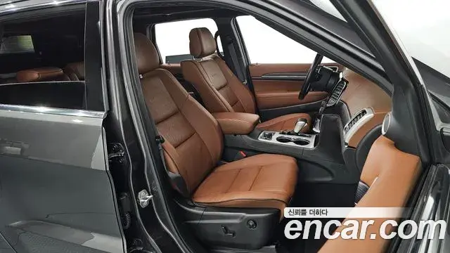 Jeep Grand Cherokee 2020 — Şəkil 30/35
