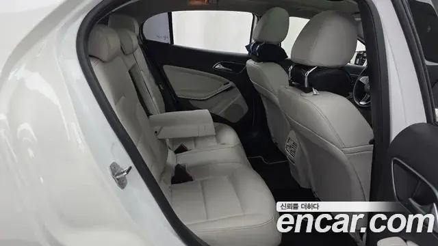 Mercedes-Benz GLA-Class 2019 — Фото 11/20