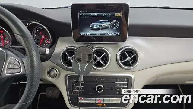 Mercedes-Benz GLA-Class 2019 — Фото 13/20