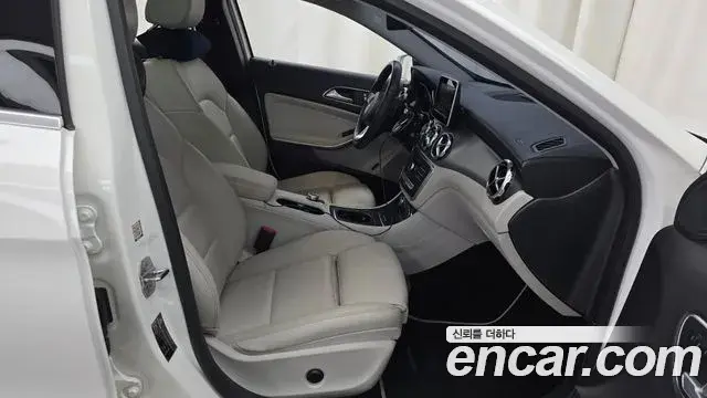 Mercedes-Benz GLA-Class 2019 — Photo 1/34