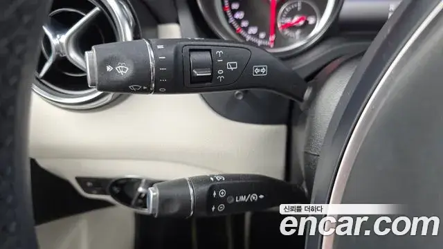 Mercedes-Benz GLA-Class 2019 — Photo 16/34
