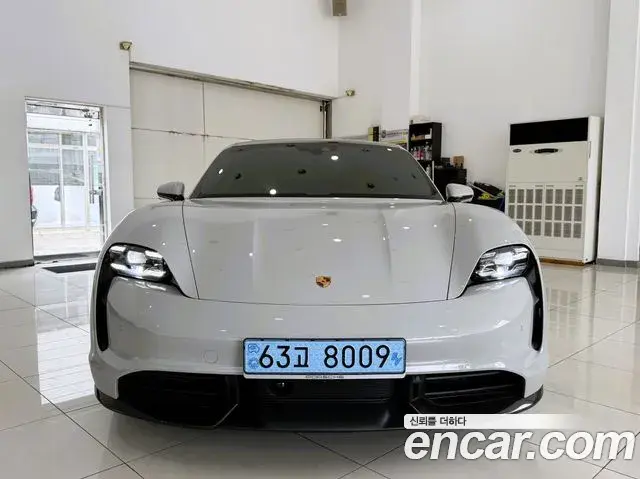 Porsche Taycan 2022 — ფოტო 19/20