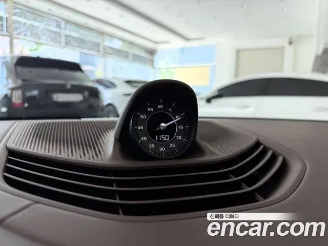 Porsche Taycan 2022 — ფოტო 15/20