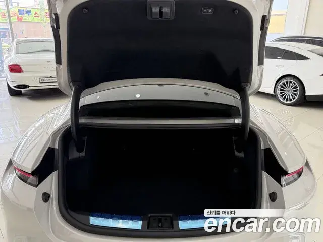 Porsche Taycan 2022 — ფოტო 13/20