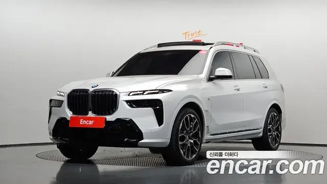 BMW X7 2023 — Фото 1/20