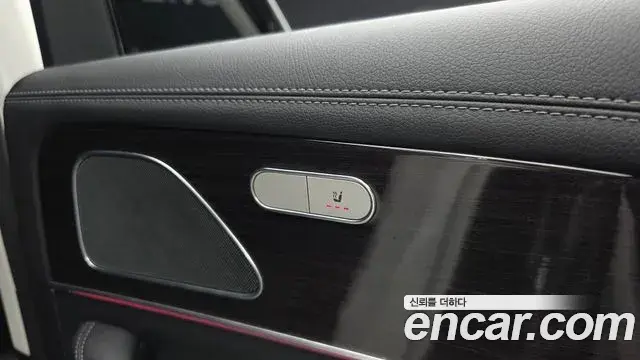 Mercedes-Benz GLE-Class 2022 — Фото 19/20