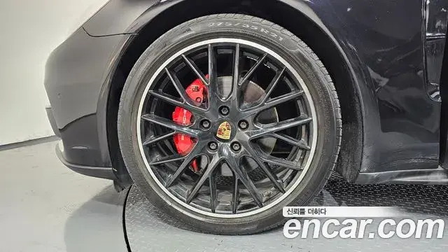Porsche Panamera 2018 — ფოტო 16/20