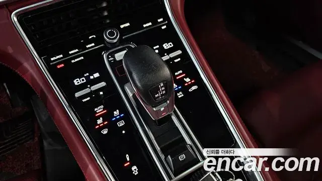 Porsche Panamera 2018 — ფოტო 9/20