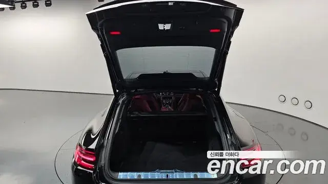 Porsche Panamera 2018 — ფოტო 18/20