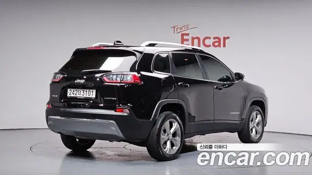 Jeep Cherokee 2021 — Фото 2/20