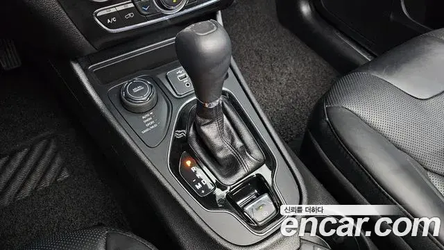Jeep Cherokee 2021 — Фото 9/20