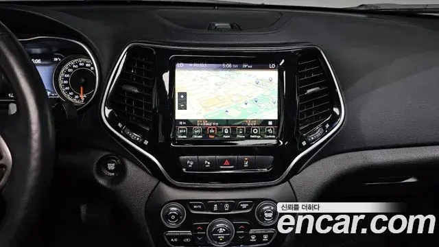 Jeep Cherokee 2021 — Фото 14/20