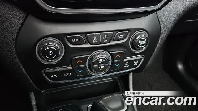 Jeep Cherokee 2021 — Photo 23/38