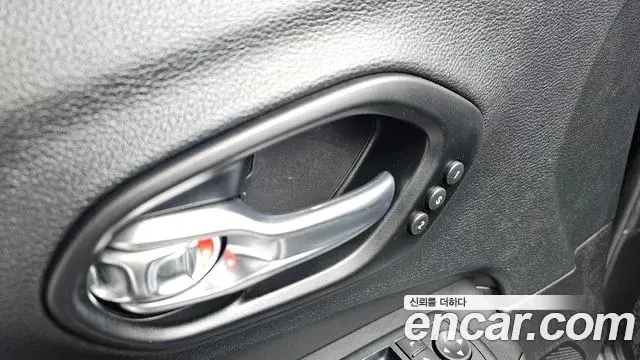 Jeep Cherokee 2021 — Photo 33/38