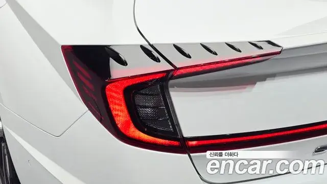 Hyundai Sonata Hybrid 2021 — Şəkil 29/30