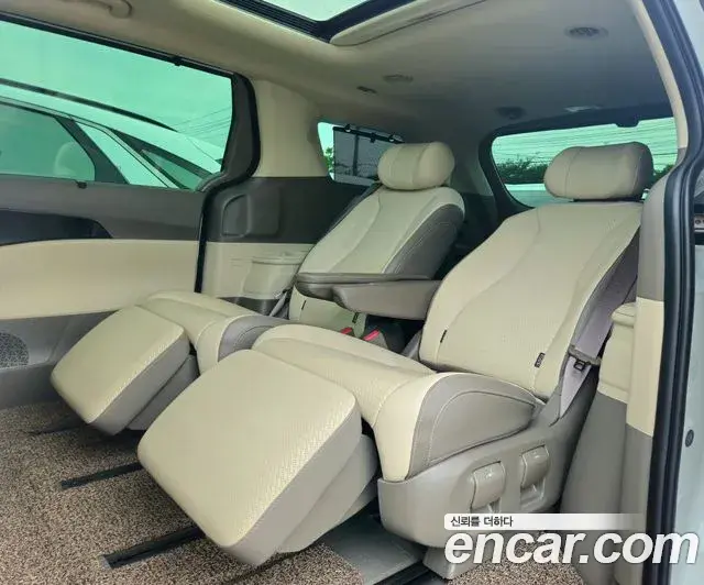 Kia Carnival 2024 — Photo 8/37