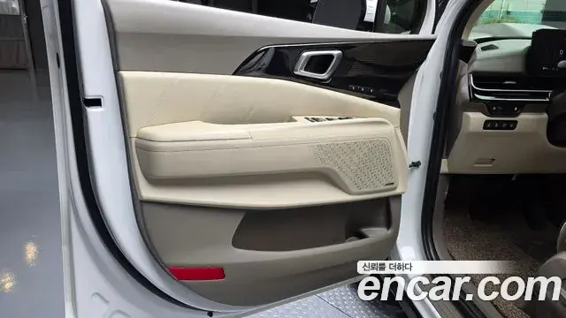 Kia Carnival 2024 — Photo 28/37