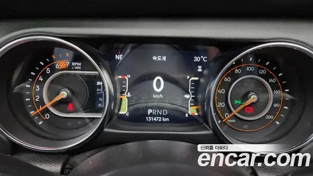 Jeep Wrangler 2020 — Şəkil 26/30