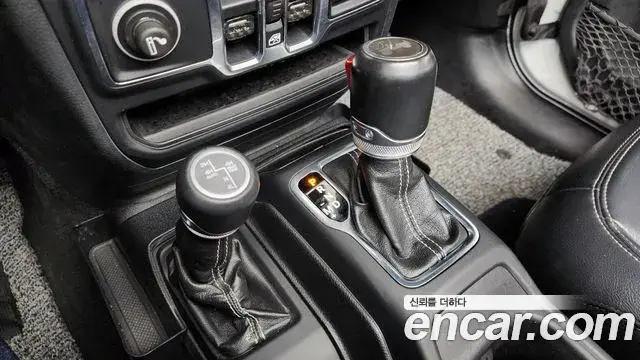 Jeep Wrangler 2020 — Şəkil 21/30