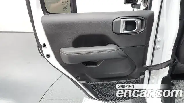 Jeep Wrangler 2020 — Şəkil 25/30