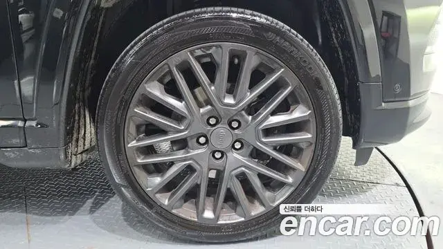 Jeep Compass 2022 — ფოტო 22/33