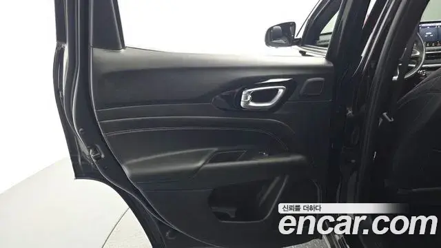 Jeep Compass 2022 — ფოტო 29/33
