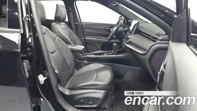 Jeep Compass 2022 — ფოტო 8/33