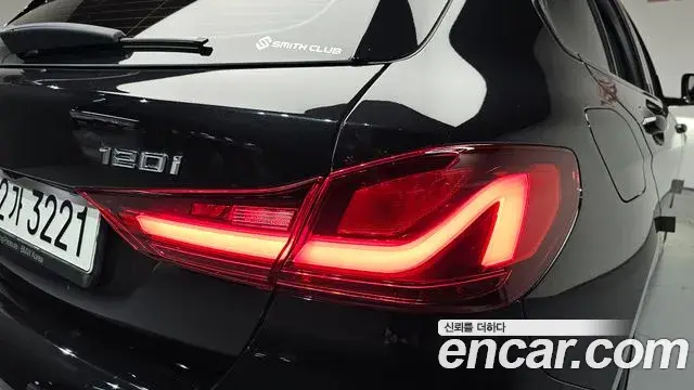 BMW 1 Series 2021 — Şəkil 14/32