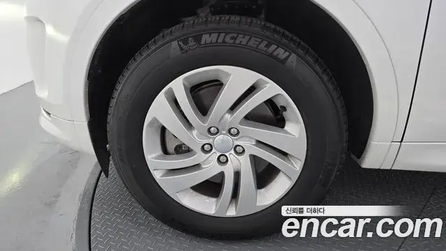Land Rover Discovery Sport 2024 — ფოტო 13/30