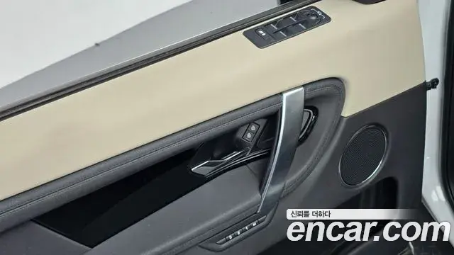 Land Rover Discovery Sport 2024 — ფოტო 8/30