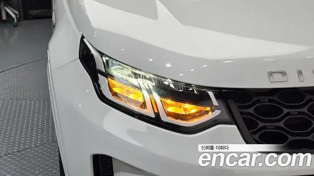 Land Rover Discovery Sport 2024 — ფოტო 17/30