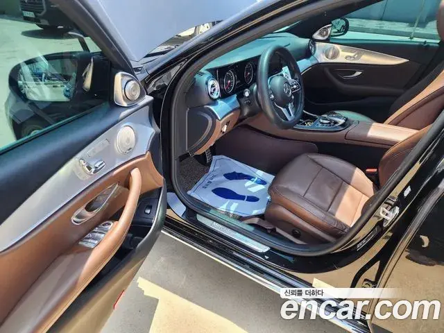 Mercedes-Benz E-Class 2019 — Фото 11/20