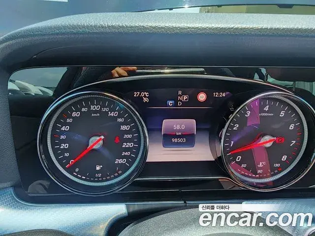 Mercedes-Benz E-Class 2019 — Фото 13/20