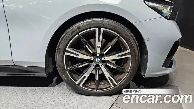 BMW 5 Series 2024 — Photo 11/33