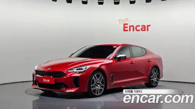 Kia Stinger 2021 — Фото 1/20