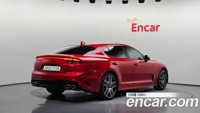 Kia Stinger 2021 — Фото 2/20