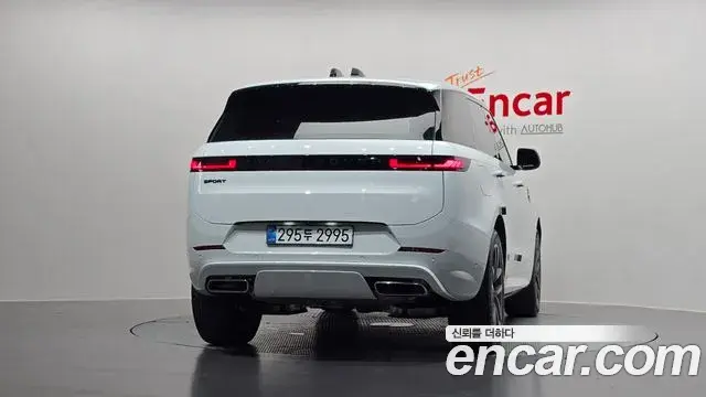 Land Rover Range Rover Sport 2025 — Photo 10/36