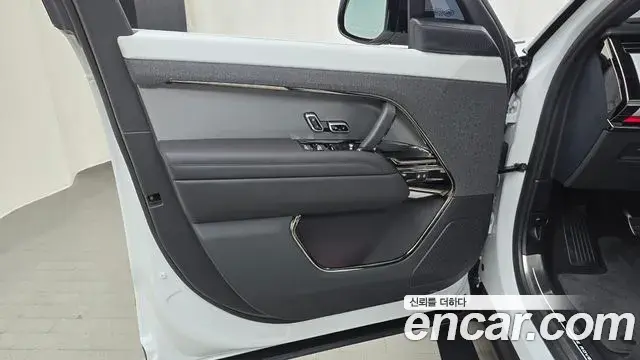 Land Rover Range Rover Sport 2025 — Photo 34/36