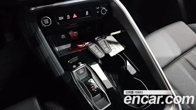 Audi Q5 2025 — Фото 9/20