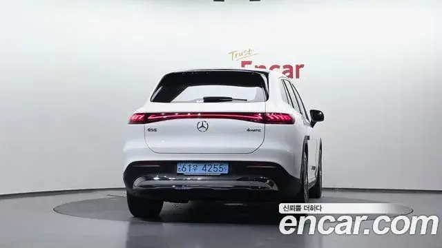 Mercedes-Benz EQS SUV 2023 — ფოტო 11/34