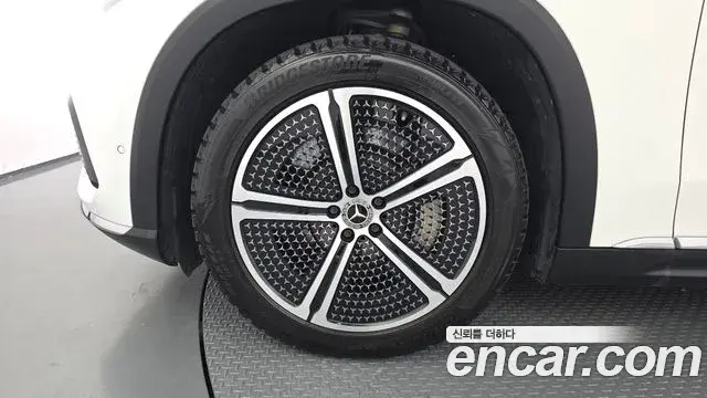 Mercedes-Benz EQS SUV 2023 — ფოტო 17/34