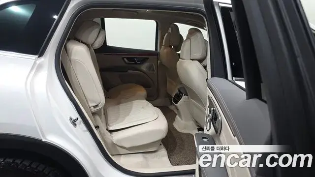 Mercedes-Benz EQS SUV 2023 — ფოტო 32/34