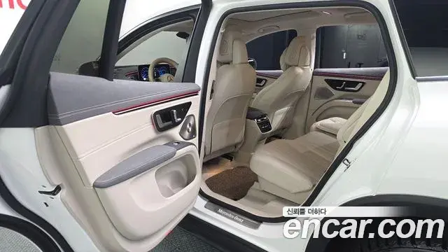 Mercedes-Benz EQS SUV 2023 — ფოტო 6/34