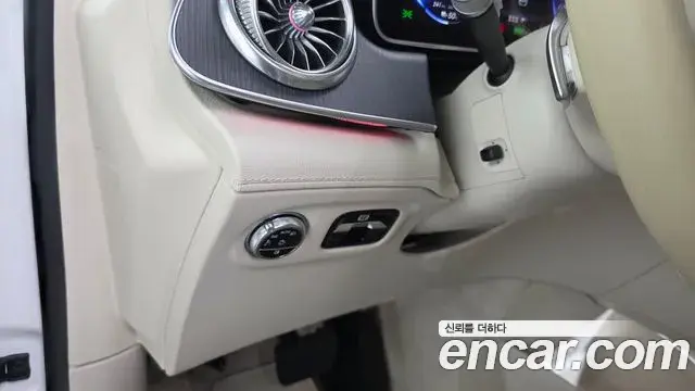Mercedes-Benz EQS SUV 2023 — ფოტო 15/34