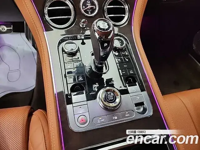 Bentley Continental GT 2021 — ფოტო 12/13