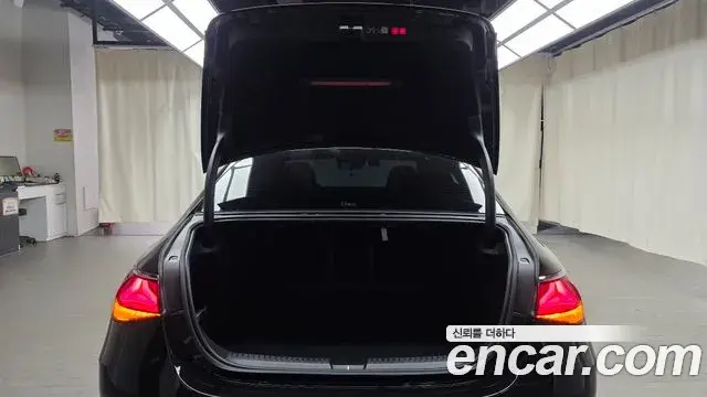 Mercedes-Benz E-Class 2025 — Фото 16/20
