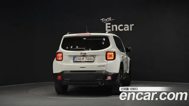 Jeep Renegade 2022 — Фото 4/20